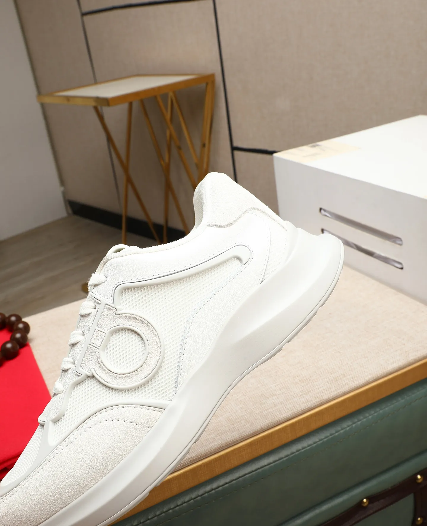 Men's shoes 💰700 📛📛 Salvatore Ferragamo is the world's top luxury footwear brand. It comes from the fashion kingdom of Italy. It is famous all over the world for its traditional handmade design and novel styles... 🚶🏻🚶🏻New suit shoes are available simultaneously at the counter. This model is purely handmade. The fabric is imported from Italy and original first-layer cowhide. Mesh + cowhide lining. Original authentic outsole🌀🌀Size: 39➖44 (38 45 customized)